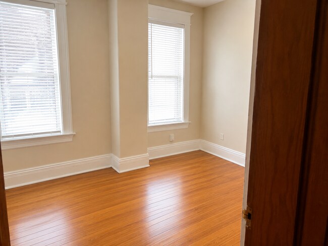 Building Photo - 2063 Sherwood Ave
