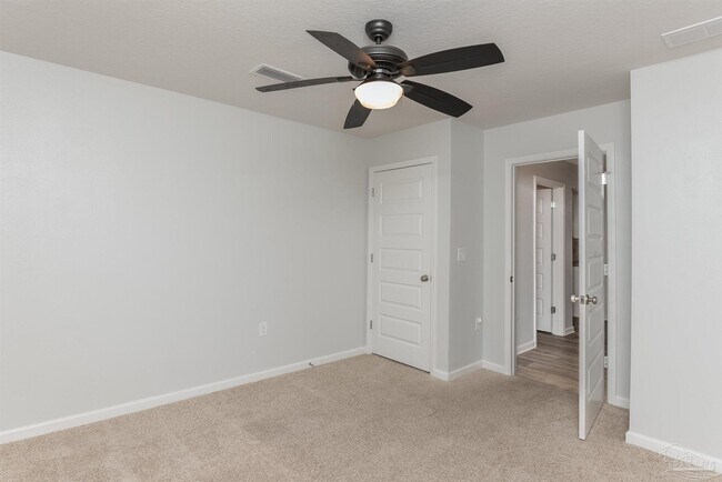 Building Photo - 7486 Oak Lake Blvd