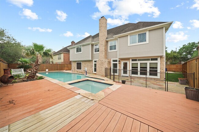 Building Photo - 2654 Milburn Dr