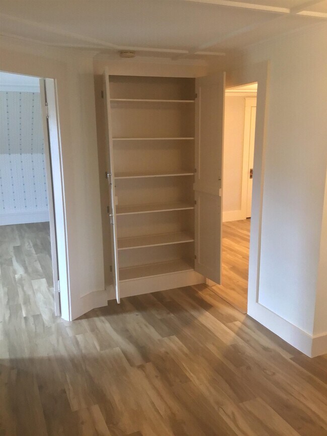 Building Photo - 132 Pine St