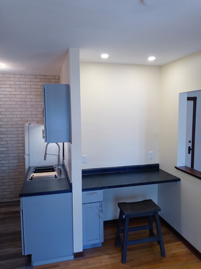 Primary Photo - 2733 Girard Ave S