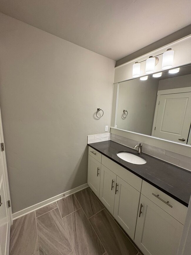 Building Photo - Newer 3 Bedroom / 2.5 Bathroom + Loft in the Ochoco Pointe Community