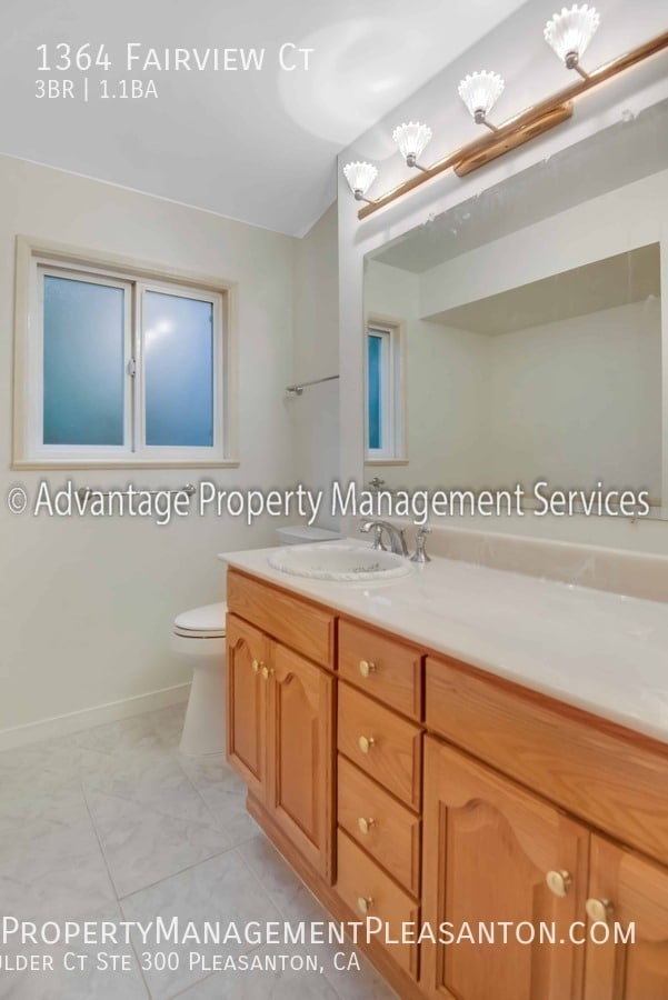 Building Photo - 1364 Fairview Ct