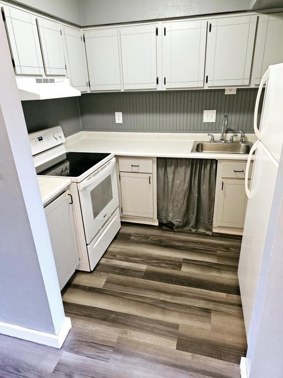 Building Photo - 647 Villa Rd