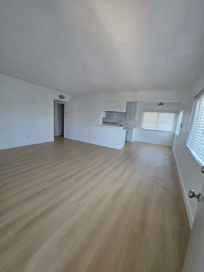 Interior Photo - 611 S Fir Ave