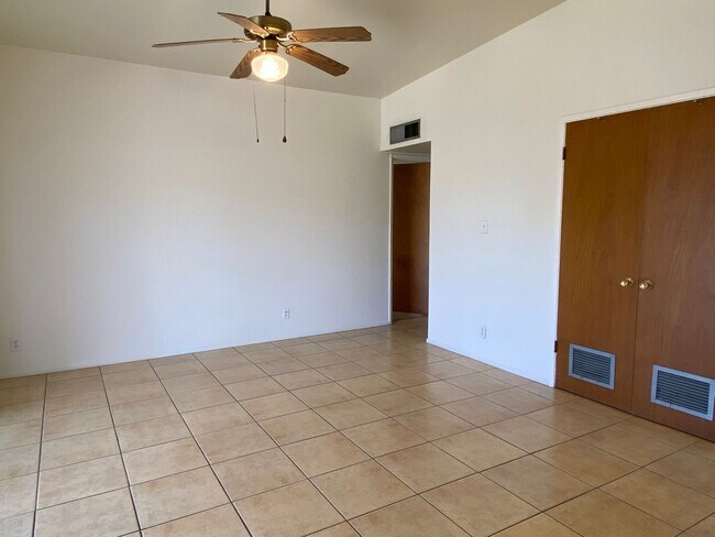 Building Photo - Scottsdale 4 Bed. 1.75 Bath located In Tow...