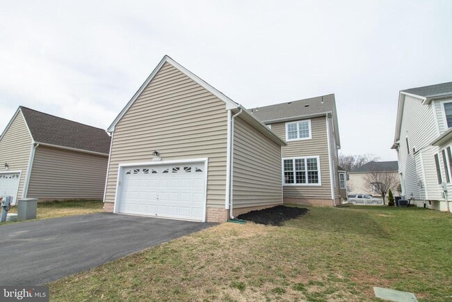 Building Photo - 25257 Doolittle Ln