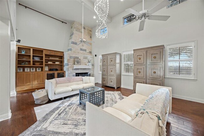 Building Photo - 18500 Lakehead Cir
