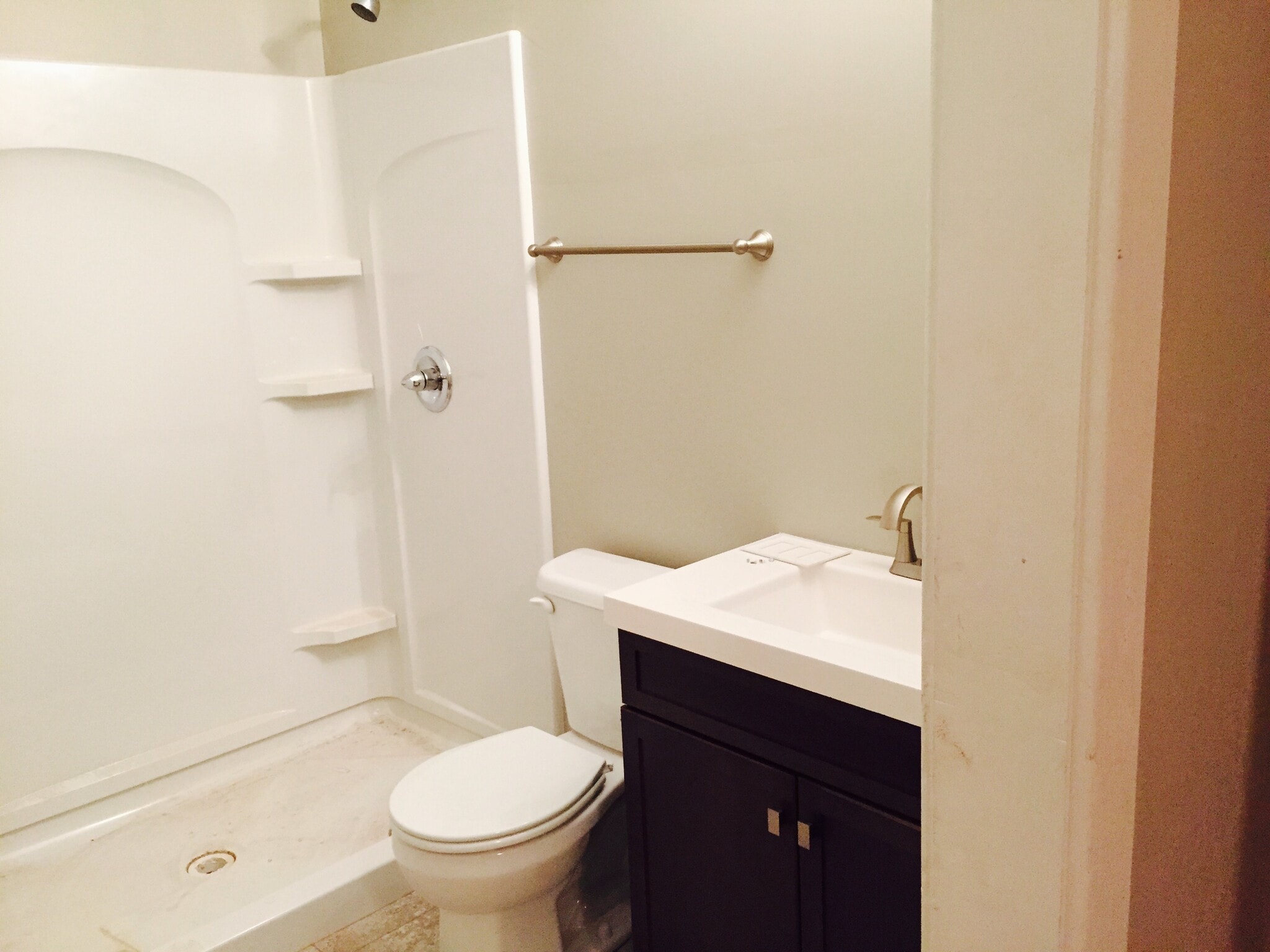 Walk in shower - 219 5th St