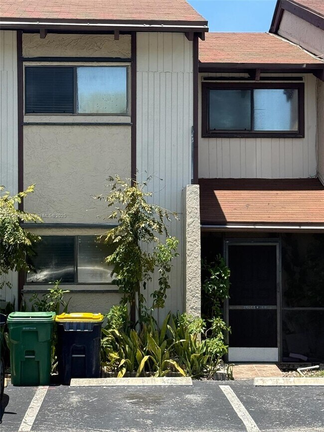 Building Photo - 2701 SW 58th Manor