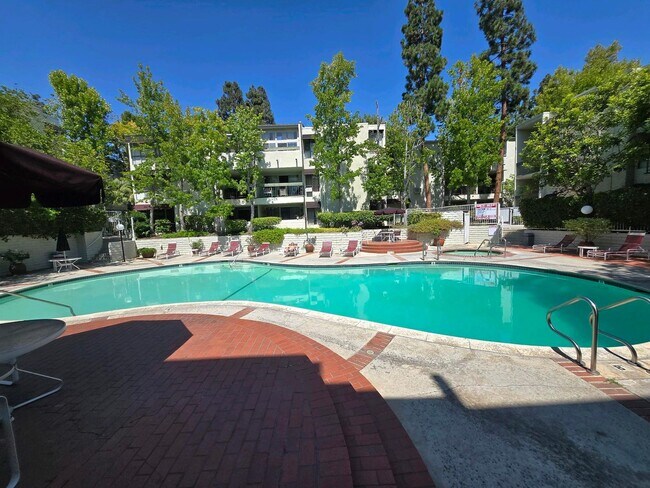 Building Photo - Culver city Condo for rent minutes to down...