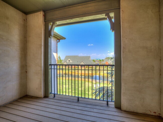 Building Photo - Luxury Townhome in Edmond + Near Rose Cree...