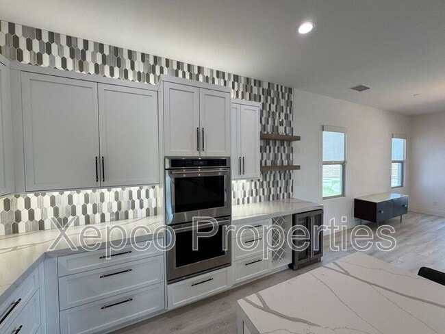 Building Photo - 74635 Tesla Dr