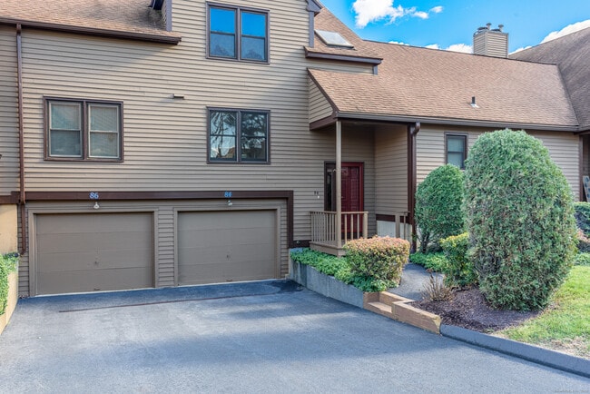 Primary Photo - 84 Stillmeadow Cir