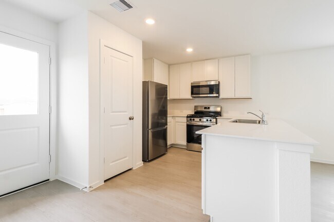 Building Photo - 303 Bush Mdw Ln