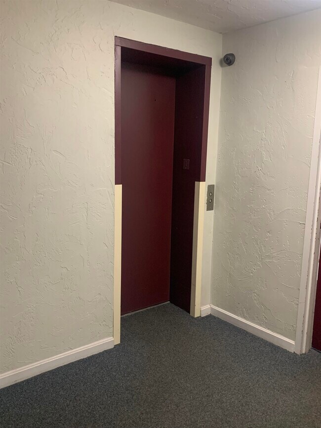 Building Photo - 210 Brook Village Rd