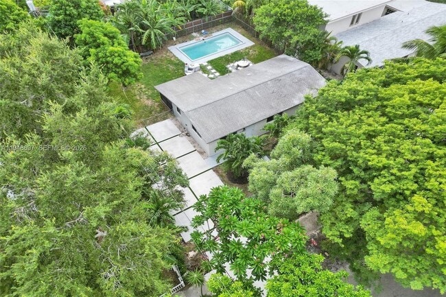 Building Photo - 21021 NE 13th Pl