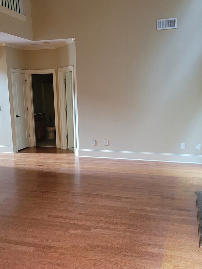 Building Photo - Home For Rent