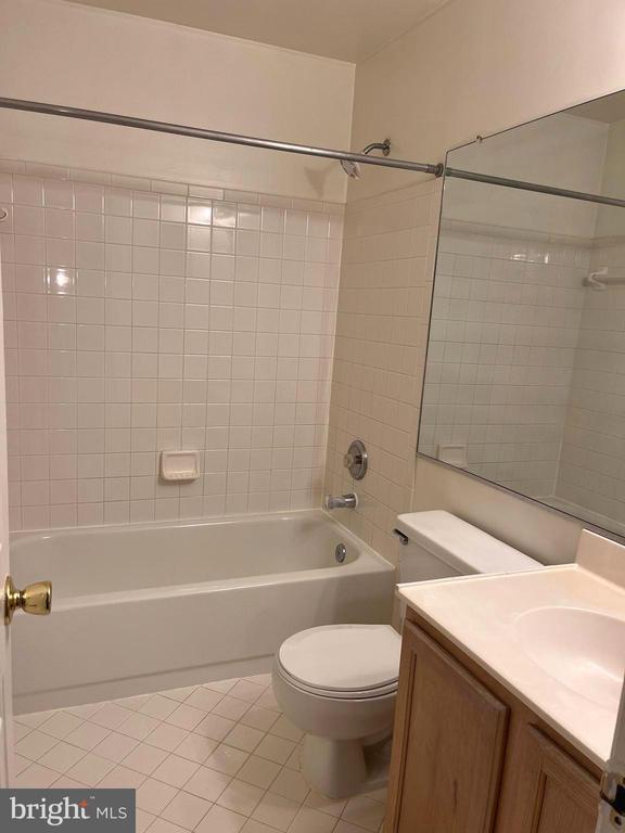 Building Photo - 5144 Woodfield Dr