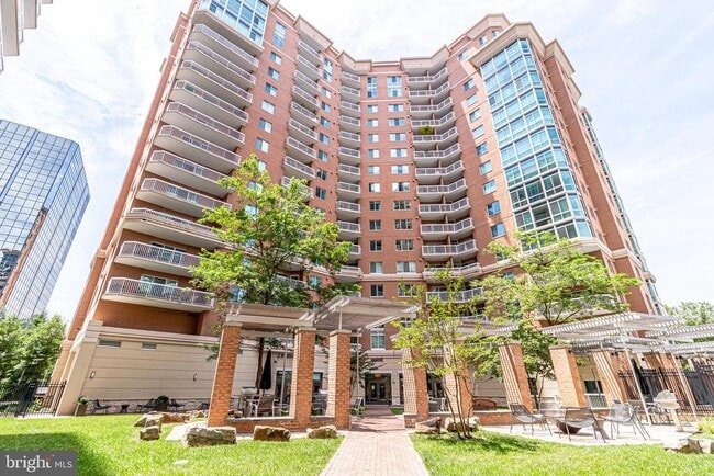 Building Photo - 3101 N Hampton Dr