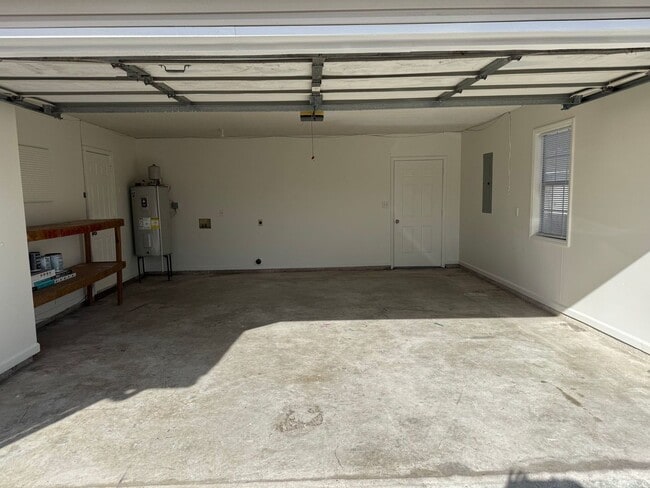 Building Photo - Charming 3 bedroom home in the Hubert area