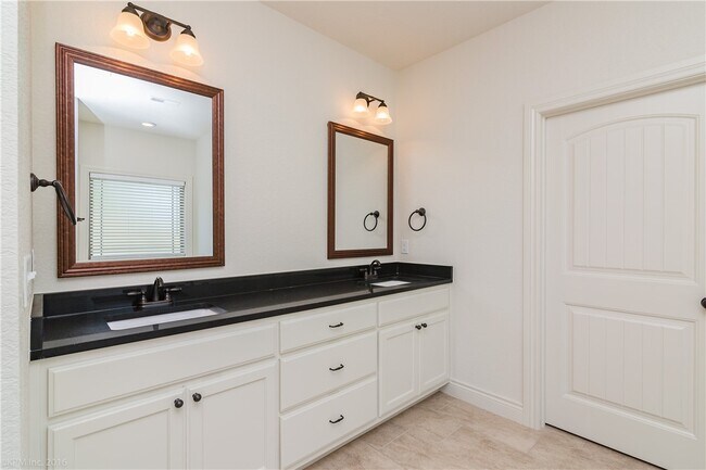 Building Photo - 1620 Sweetbriar Way
