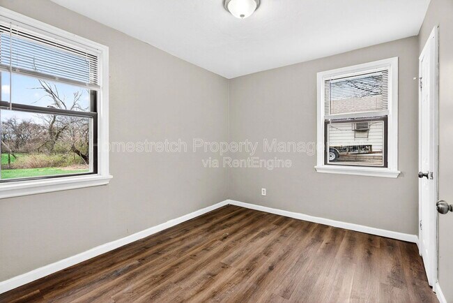 Building Photo - 10261 Imperial Dr