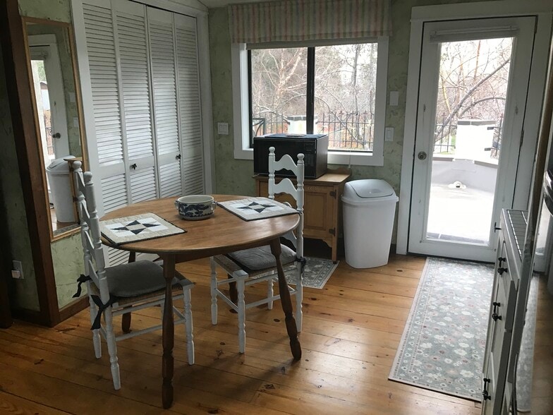 Building Photo - 2004 NE 8th St