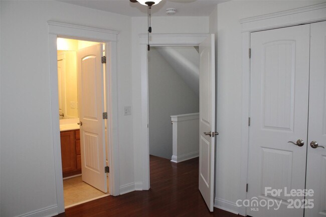 Building Photo - 541 Jetton St
