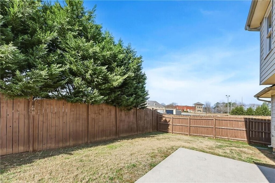 Building Photo - 1923 Thomas Pointe Trace