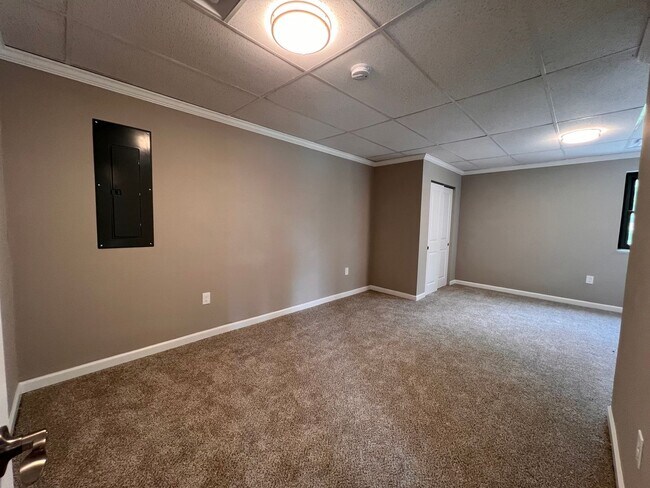 Building Photo - Brand New 3 bedroom Apartment ready for im...