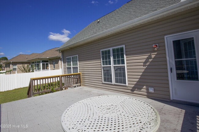 Building Photo - 102 Newington Way