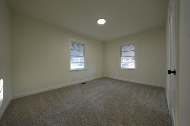 Building Photo - Newly renovated 2bedroom 1 bathroom for rent!