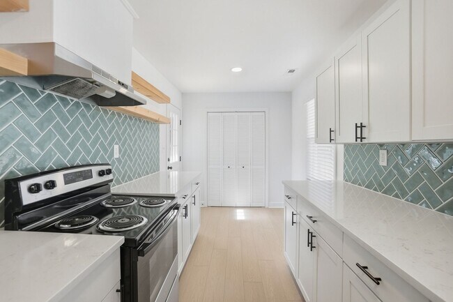 Building Photo - Beautifully Renovated 3-Bedroom with Fenced in Yard