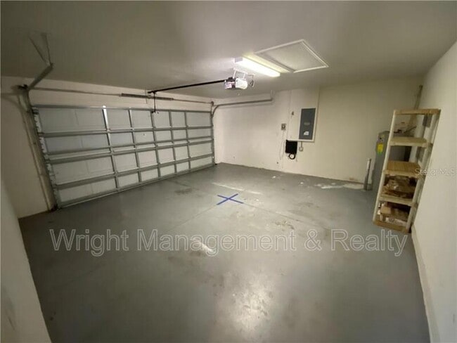 Building Photo - 7843 Foxgrove Dr