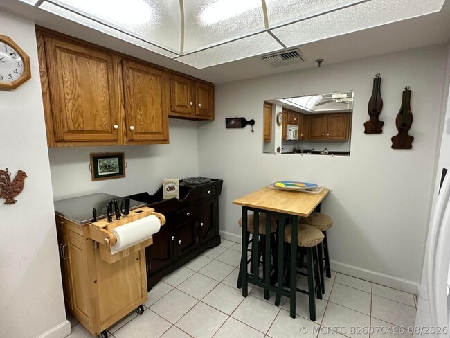 Building Photo - 5047 N Hwy A1A
