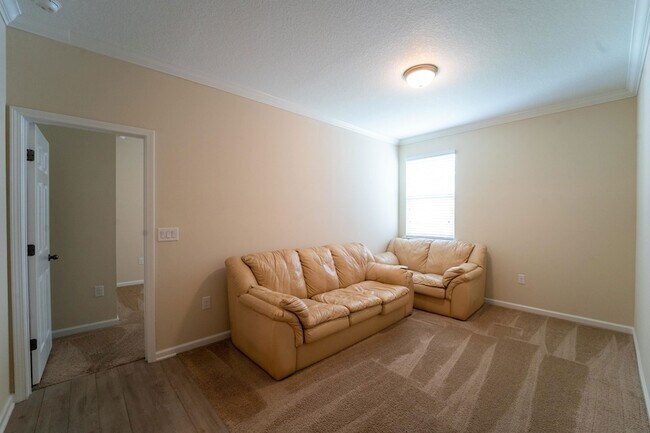 Building Photo - 543 Aventurine Ave
