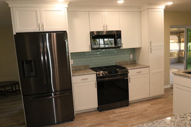 Building Photo - 1510 W Riviera Dr