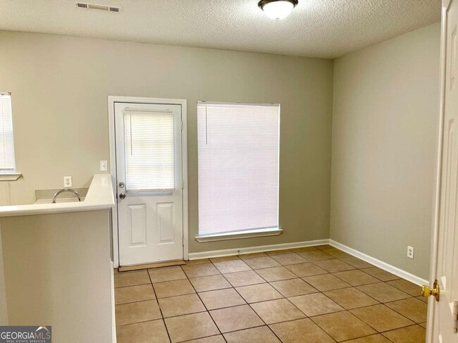 Building Photo - 6688 Sunset Hills Blvd