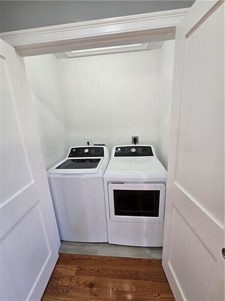 Building Photo - 169 Knight St