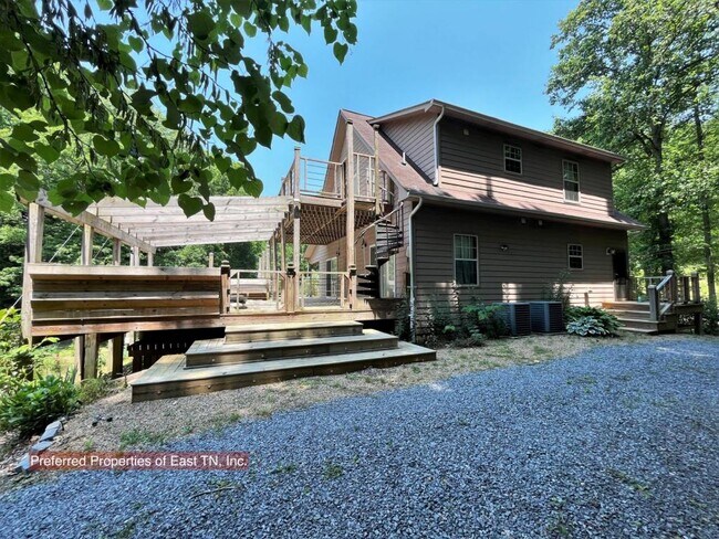 Building Photo - 709 Brown Mountain Rd