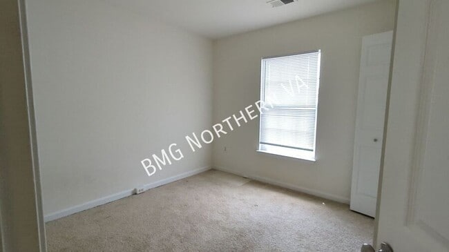 Building Photo - 10207 Magnolia Grove Dr