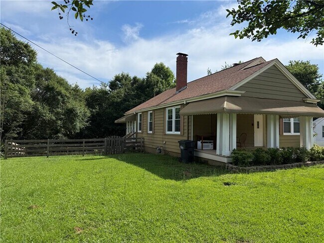 Building Photo - 5058 Austell Powder Springs Rd