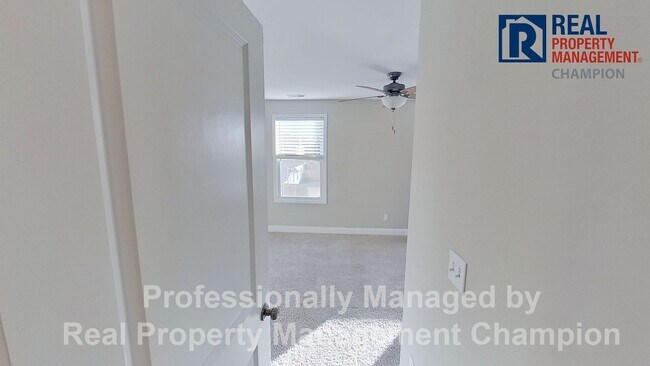 Building Photo - Spacious Home with Fenced Yard
