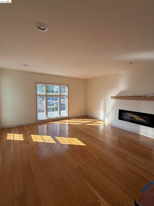 Building Photo - 83 Alamo Ave