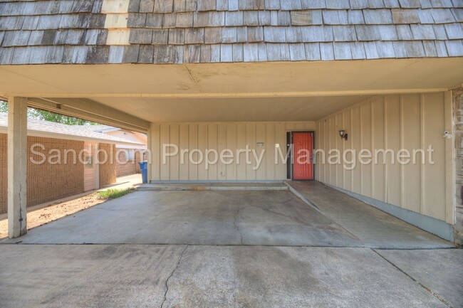 Building Photo - For Lease | South Tulsa Duplex | $1400 Rent