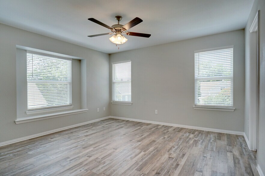 Master Bedroom - 1921 S Jennings Ave