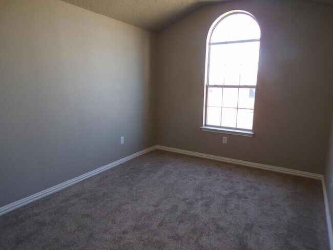 Building Photo - 5006 Parkwood Dr