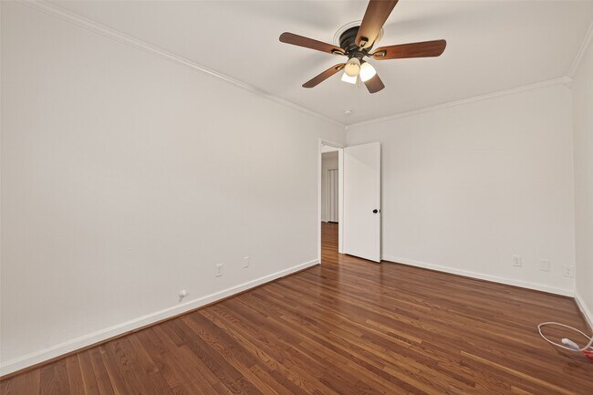 Building Photo - 2021 Southgate Blvd