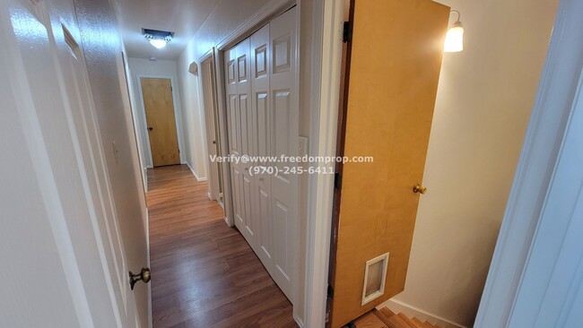 Building Photo - Large 4 bedroom 2 bath Ranch style Home